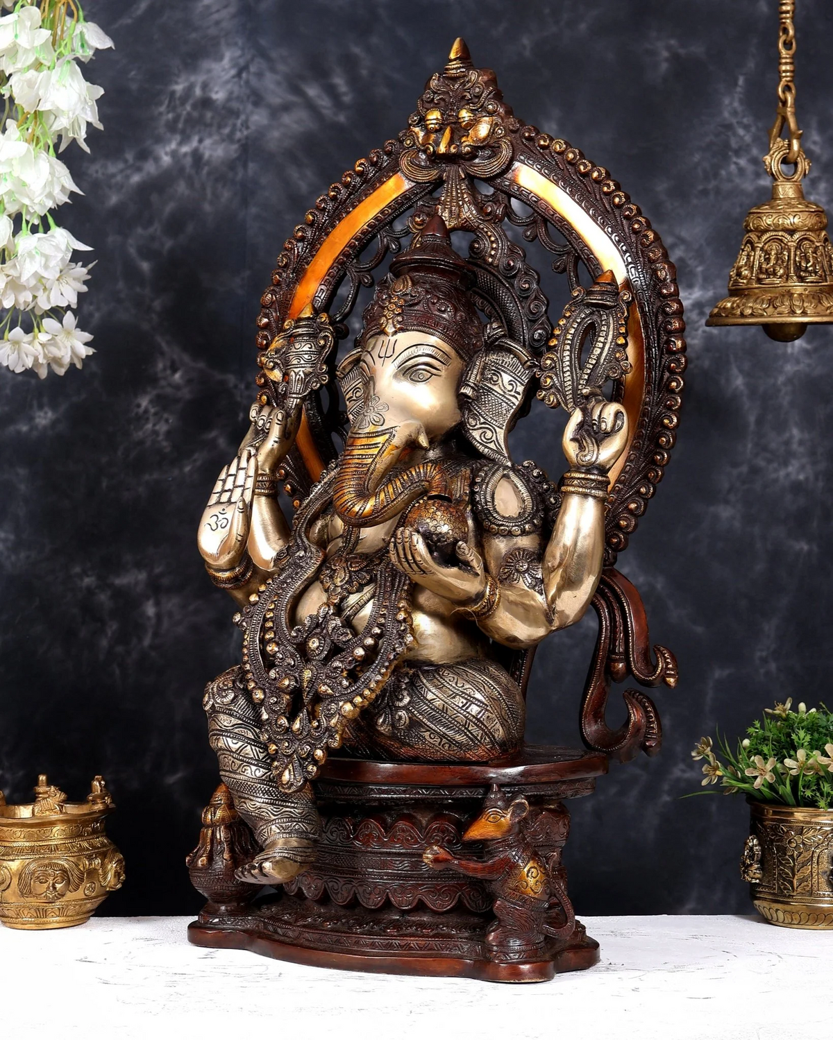 ब्रासोरा® वृंदावन वेणुगोपाल कृष्ण पीतल की प्रतिमा मोर के साथ | एंटीक नीला और सुनहरा रंग | ऊँचाई 20 इंच