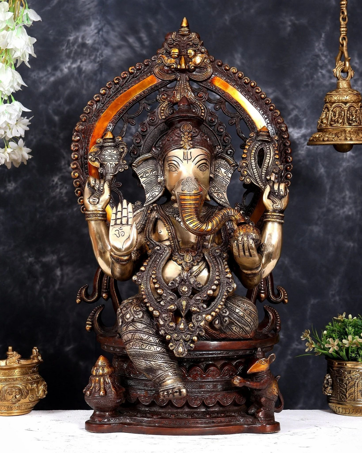 ब्रासोरा® वृंदावन वेणुगोपाल कृष्ण पीतल की प्रतिमा मोर के साथ | एंटीक नीला और सुनहरा रंग | ऊँचाई 20 इंच