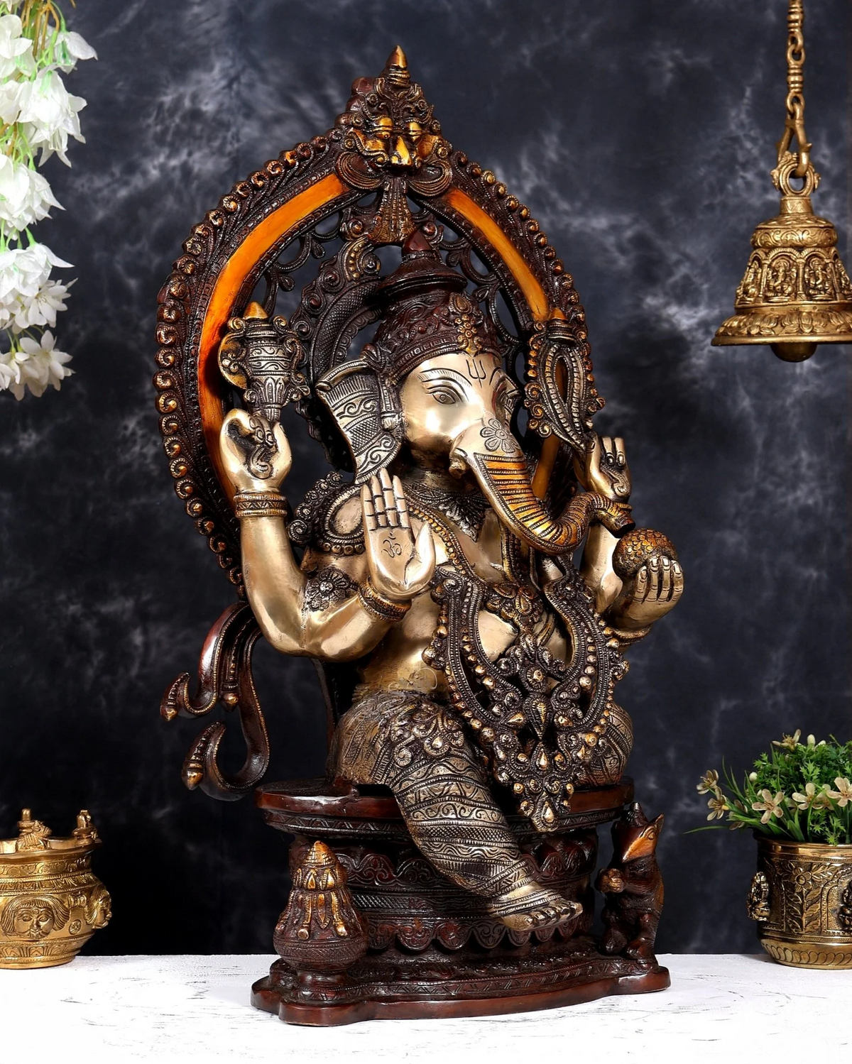 ब्रासोरा® वृंदावन वेणुगोपाल कृष्ण पीतल की प्रतिमा मोर के साथ | एंटीक नीला और सुनहरा रंग | ऊँचाई 20 इंच