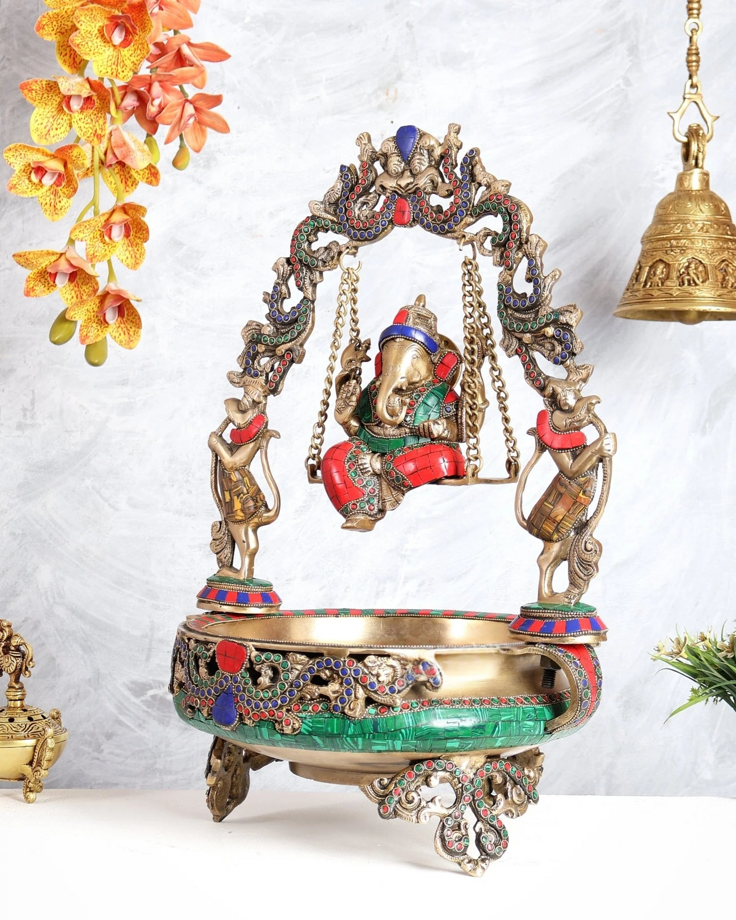 ब्रासोरा® वृंदावन वेणुगोपाल कृष्ण पीतल की प्रतिमा मोर के साथ | एंटीक नीला और सुनहरा रंग | ऊँचाई 20 इंच