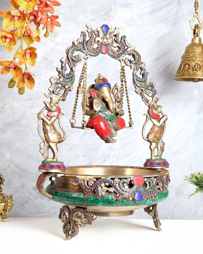 ब्रासोरा® वृंदावन वेणुगोपाल कृष्ण पीतल की प्रतिमा मोर के साथ | एंटीक नीला और सुनहरा रंग | ऊँचाई 20 इंच
