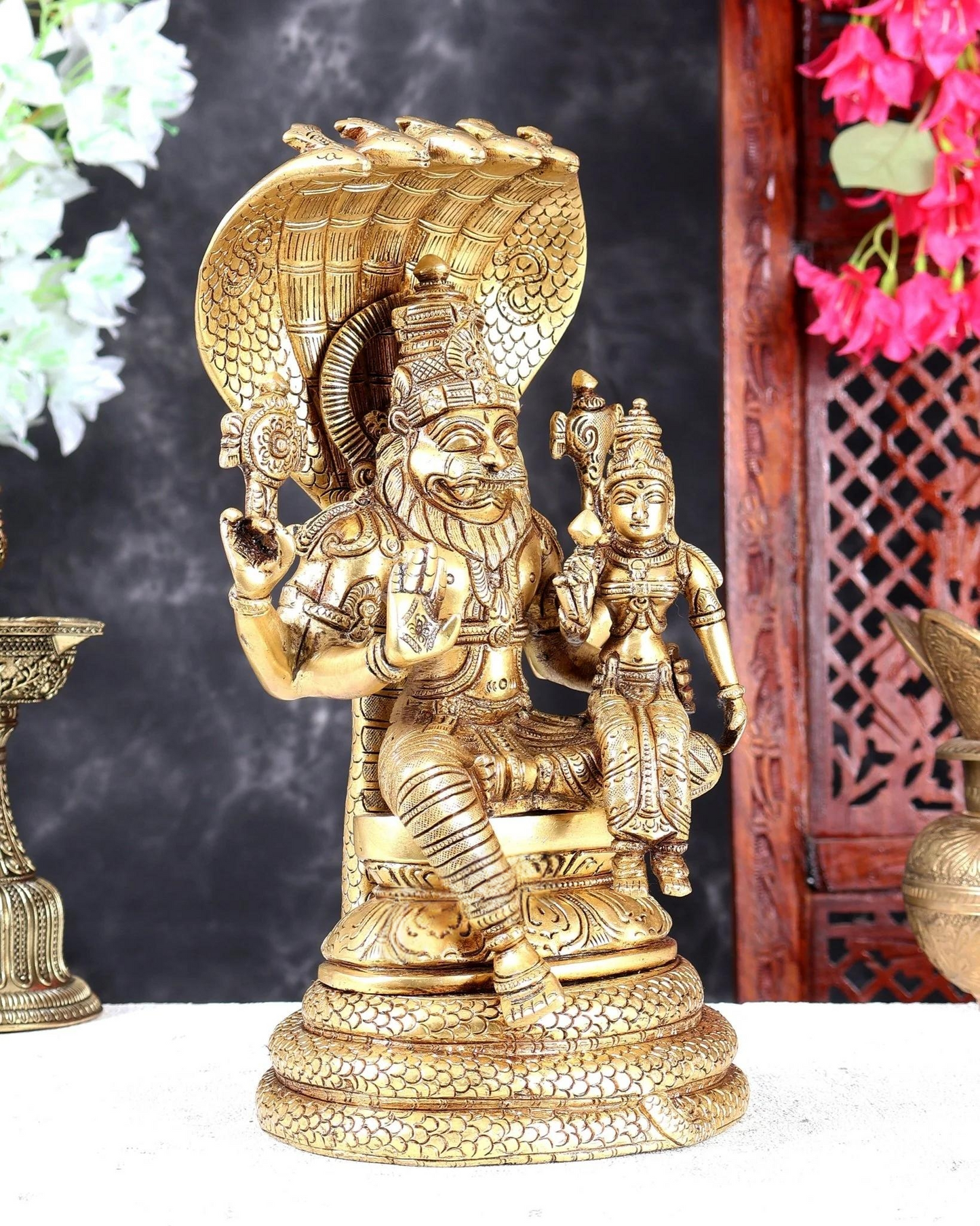 ब्रासोरा® वृंदावन वेणुगोपाल कृष्ण पीतल की प्रतिमा मोर के साथ | एंटीक नीला और सुनहरा रंग | ऊँचाई 20 इंच