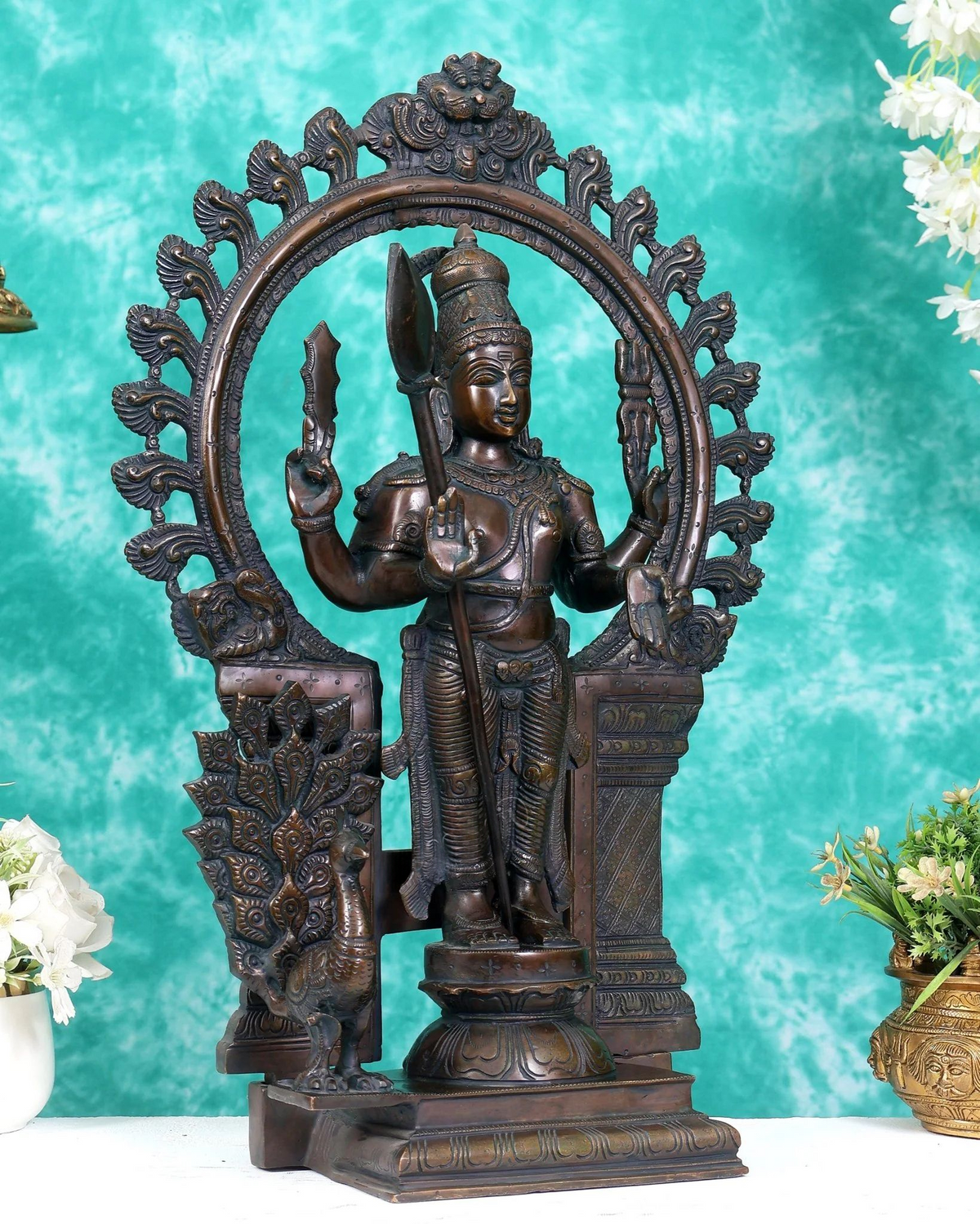 ब्रासोरा® वृंदावन वेणुगोपाल कृष्ण पीतल की प्रतिमा मोर के साथ | एंटीक नीला और सुनहरा रंग | ऊँचाई 20 इंच