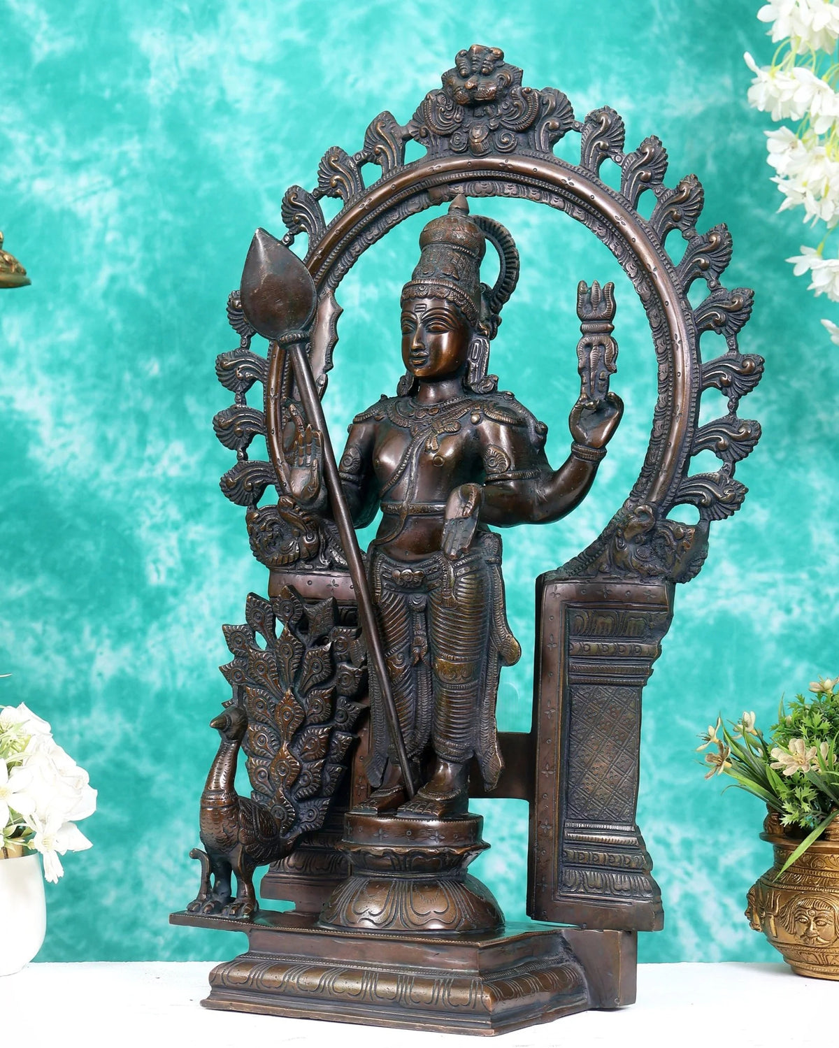 ब्रासोरा® वृंदावन वेणुगोपाल कृष्ण पीतल की प्रतिमा मोर के साथ | एंटीक नीला और सुनहरा रंग | ऊँचाई 20 इंच