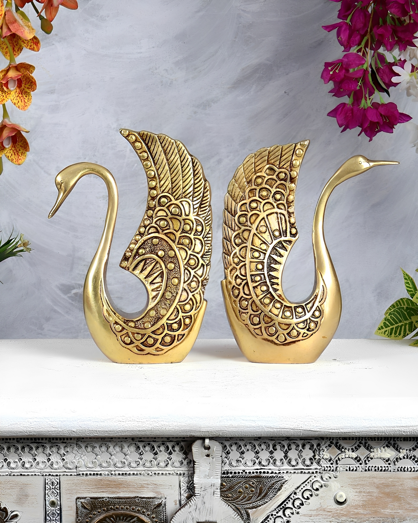 Brassaura® Brass Swan Showpiece Pair | Handcrafted Decorative Swan Statues for Home Décor | Elegant Brass Bird Sculpture Set for Living Room, Console Table & Office | 9 Inches | 4.7 Kg