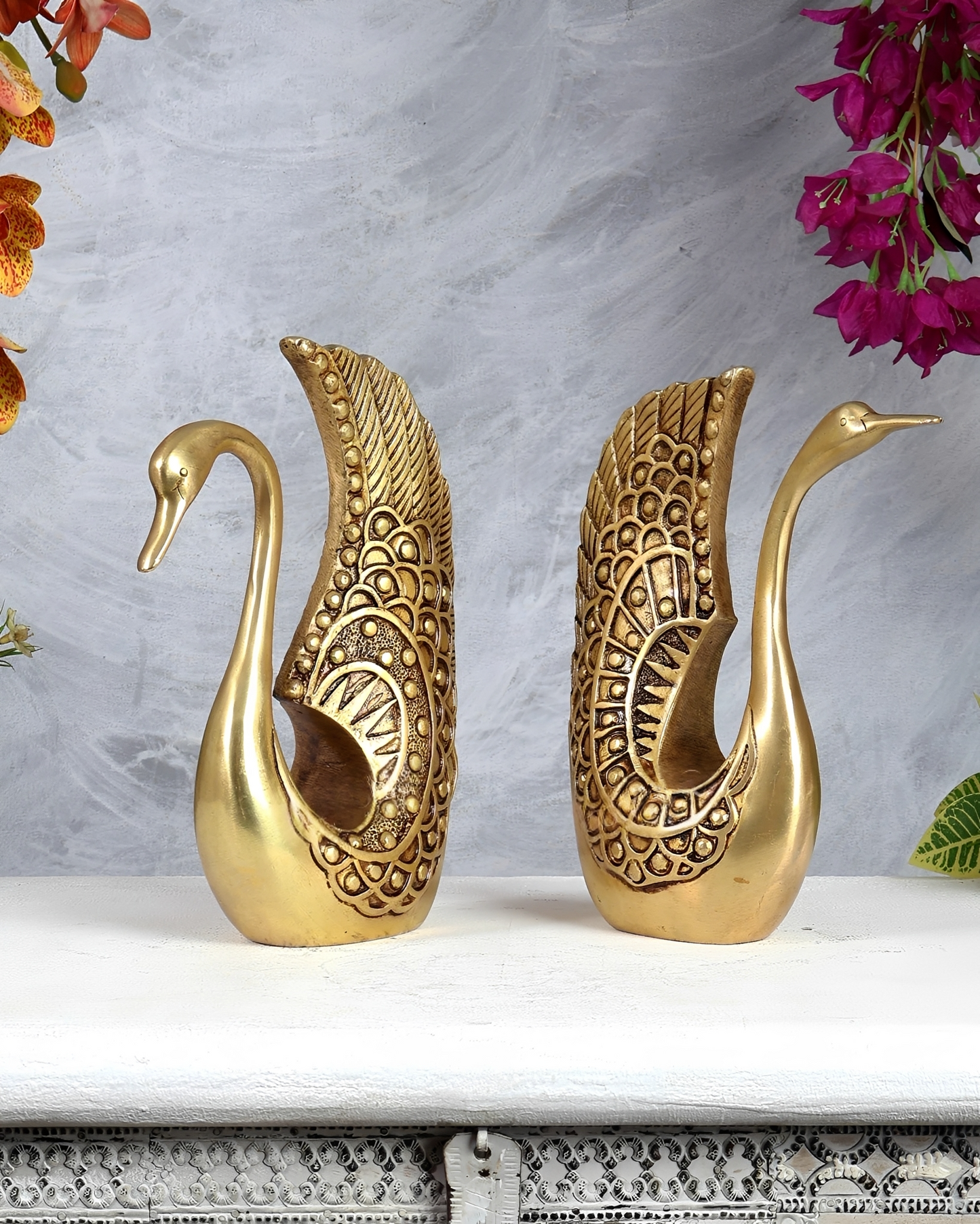 Brassaura® Brass Swan Showpiece Pair | Handcrafted Decorative Swan Statues for Home Décor | Elegant Brass Bird Sculpture Set for Living Room, Console Table & Office | 9 Inches | 4.7 Kg