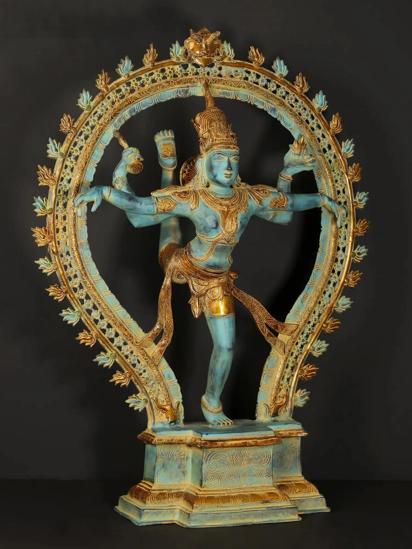 Brassaura® भगवान नटराज ब्रह्मांडीय नृत्य मुद्रा में | दोहरे टोन वाली शुद्ध पीतल की प्रतिमा | ऊंचाई 34.45 इंच और वज़न 29.40 किलोग्राम