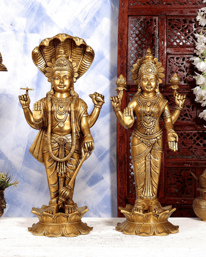 ब्रासोरा® वृंदावन वेणुगोपाल कृष्ण पीतल की प्रतिमा मोर के साथ | एंटीक नीला और सुनहरा रंग | ऊँचाई 20 इंच