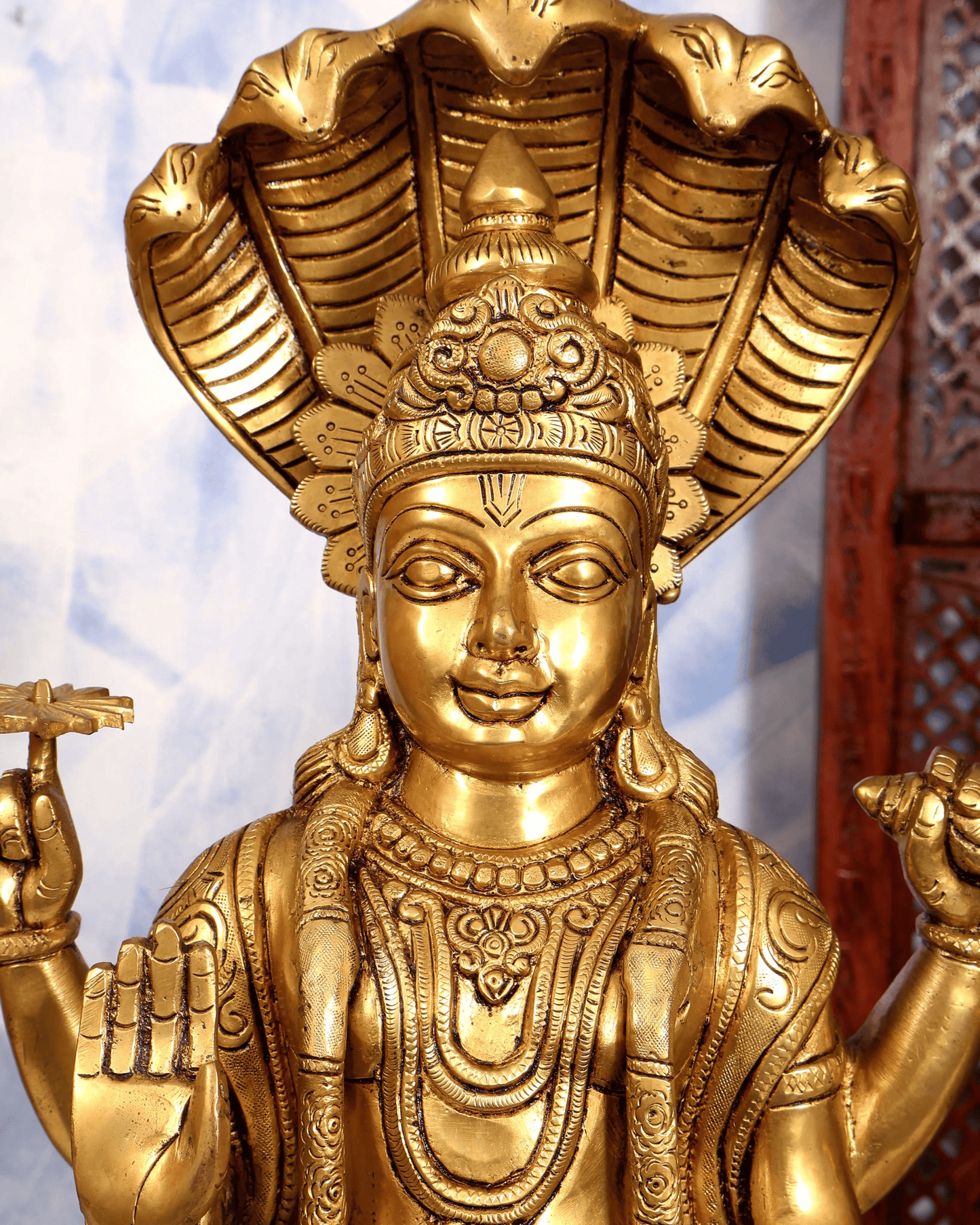 ब्रासोरा® वृंदावन वेणुगोपाल कृष्ण पीतल की प्रतिमा मोर के साथ | एंटीक नीला और सुनहरा रंग | ऊँचाई 20 इंच