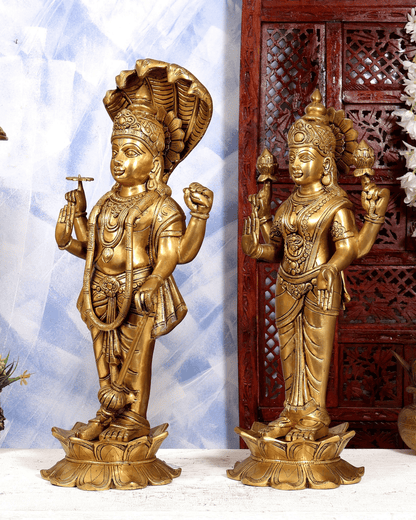 ब्रासोरा® वृंदावन वेणुगोपाल कृष्ण पीतल की प्रतिमा मोर के साथ | एंटीक नीला और सुनहरा रंग | ऊँचाई 20 इंच