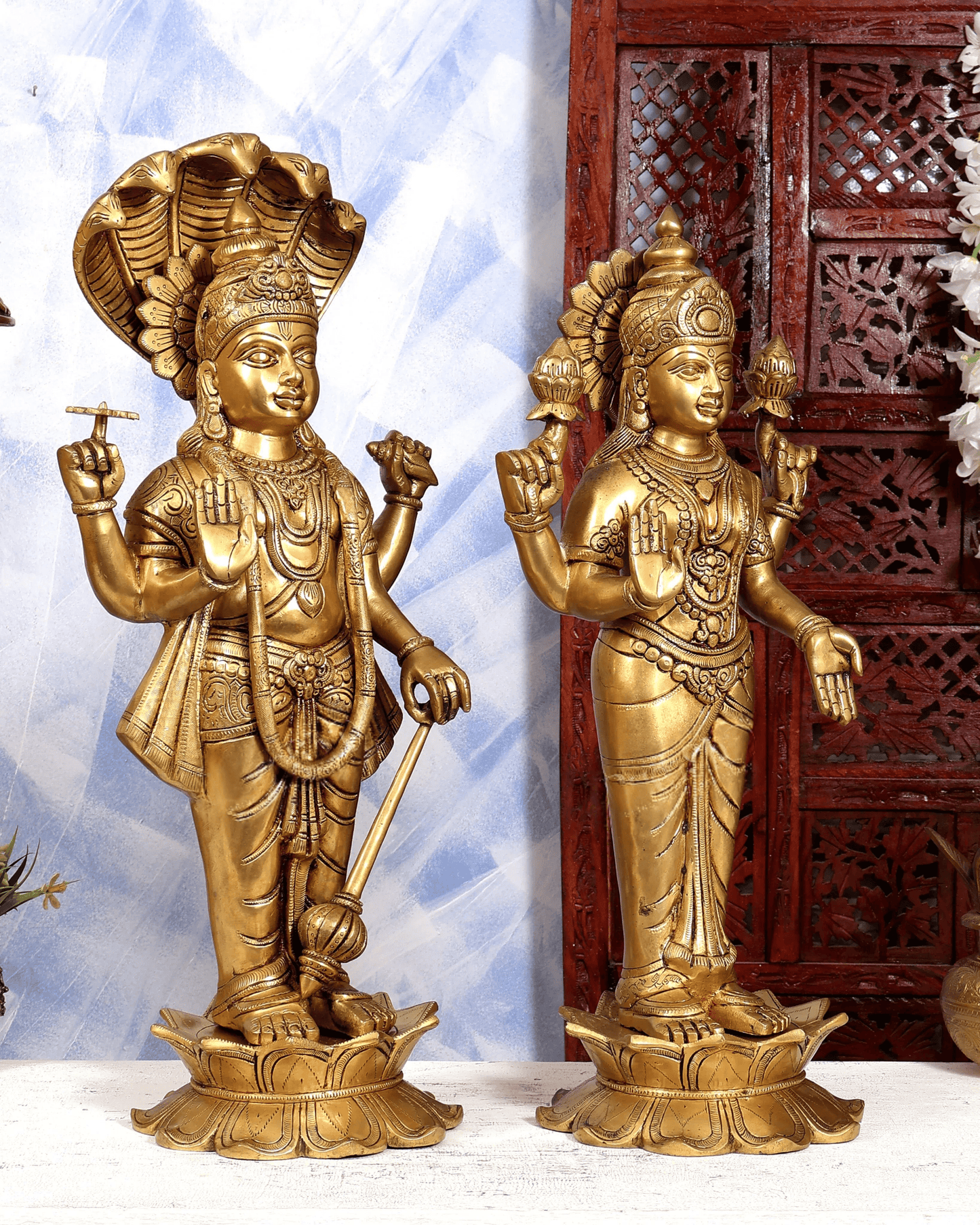 ब्रासोरा® वृंदावन वेणुगोपाल कृष्ण पीतल की प्रतिमा मोर के साथ | एंटीक नीला और सुनहरा रंग | ऊँचाई 20 इंच