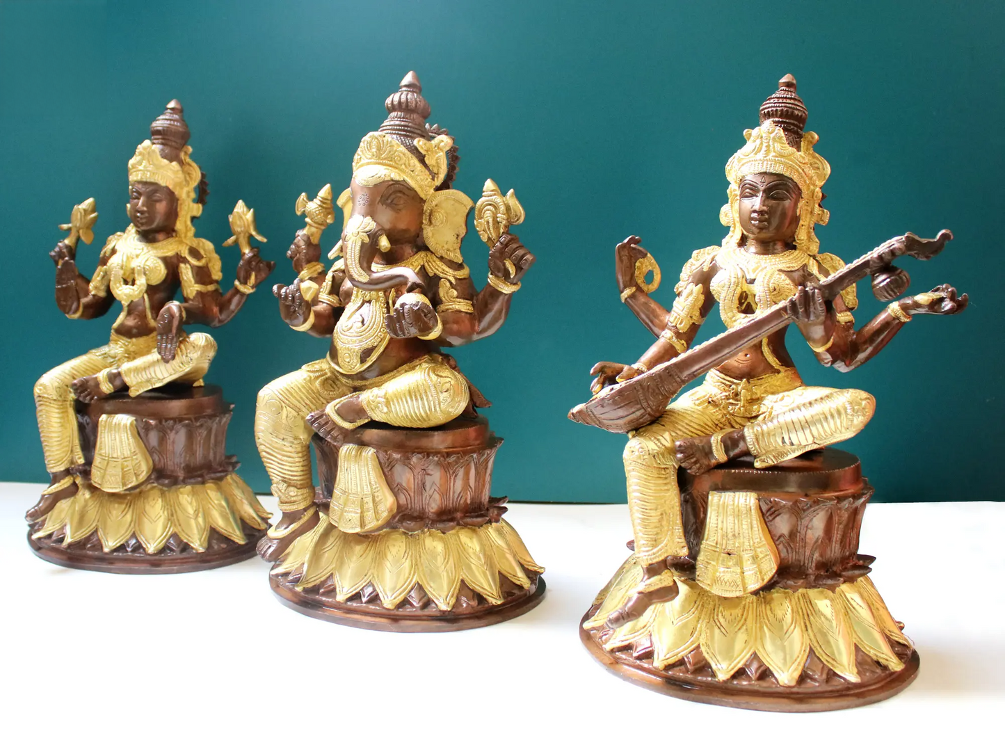 Brassaura® लक्ष्मी गणेश सरस्वती आइडल सेट | पीतल की मूर्ति | ऊंचाई 14.5 इंच और वजन 24.10 किलोग्राम