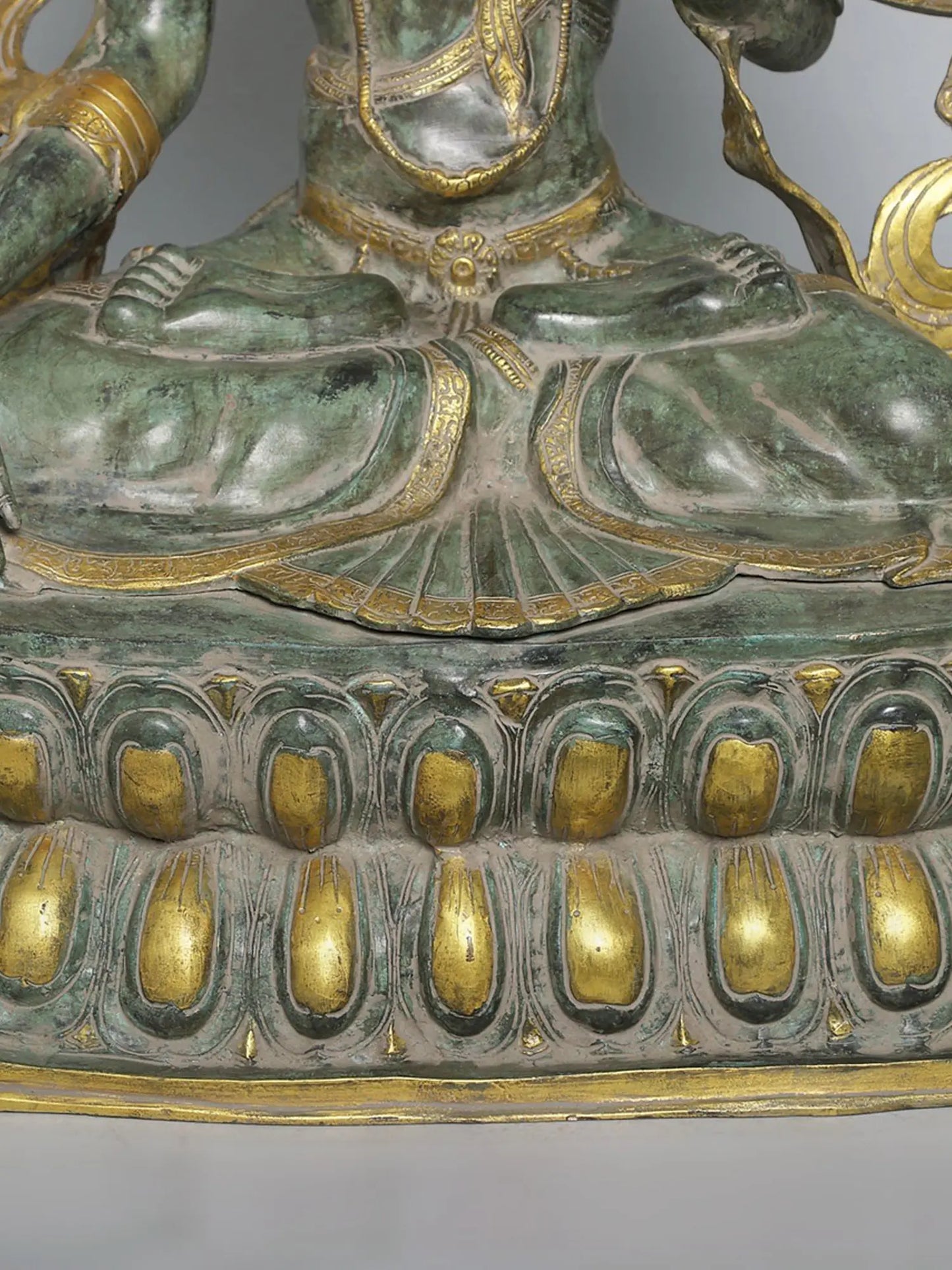 Brassaura® पीतल बैठी तारा देवी प्रतिमा | एंटीक डुअल टोन फिनिश | ऊंचाई 34 इंच और वजन 33.30 किलोग्राम