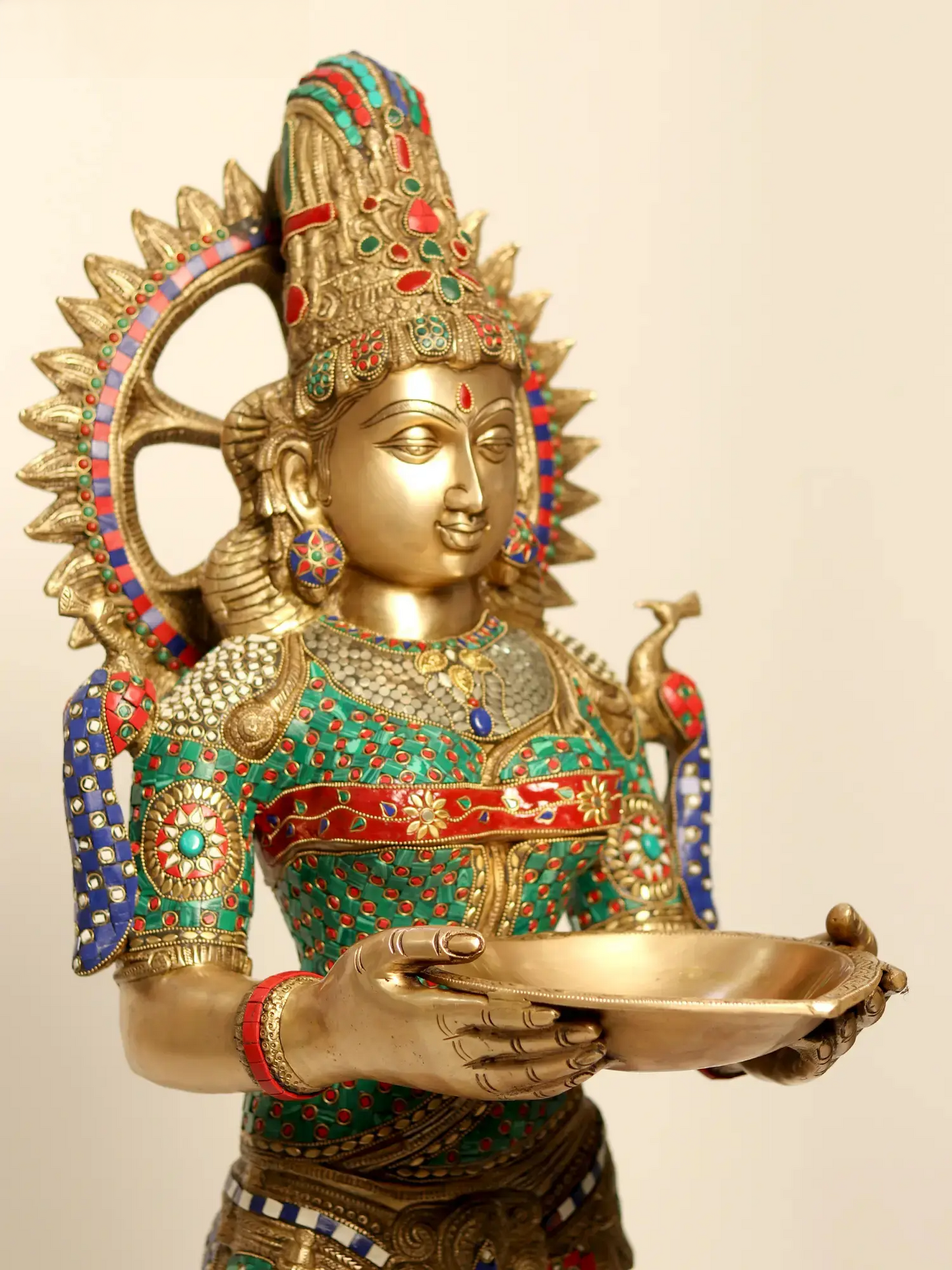 Brassaura® बड़े आकार की दीपलक्ष्मी खड़ी प्रतिमा | जटिल जड़ाई के काम के साथ पीतल | ऊंचाई 51 इंच और वजन 52.30 किलोग्राम
