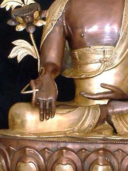 ब्रैसौरा® कमल के डंठल के साथ बैठे बुद्ध | शुद्ध पीतल | ऊँचाई 38 इंच और वज़न 46 किलोग्राम