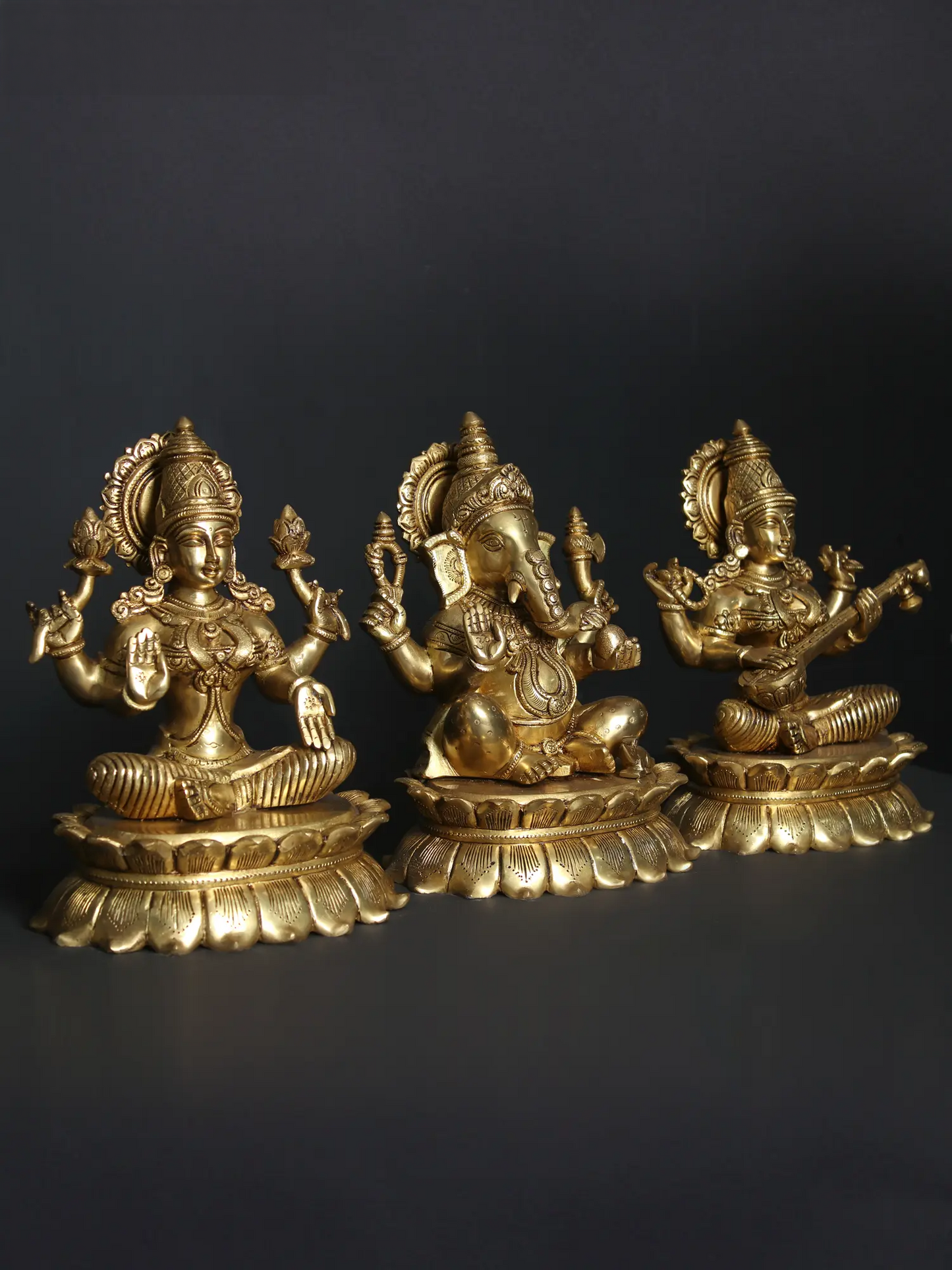 Brassaura™ लक्ष्मी गणेश सरस्वती पीतल की मूर्ति सेट | ऊँचाई 11 इंच और वज़न 22.09 किलोग्राम