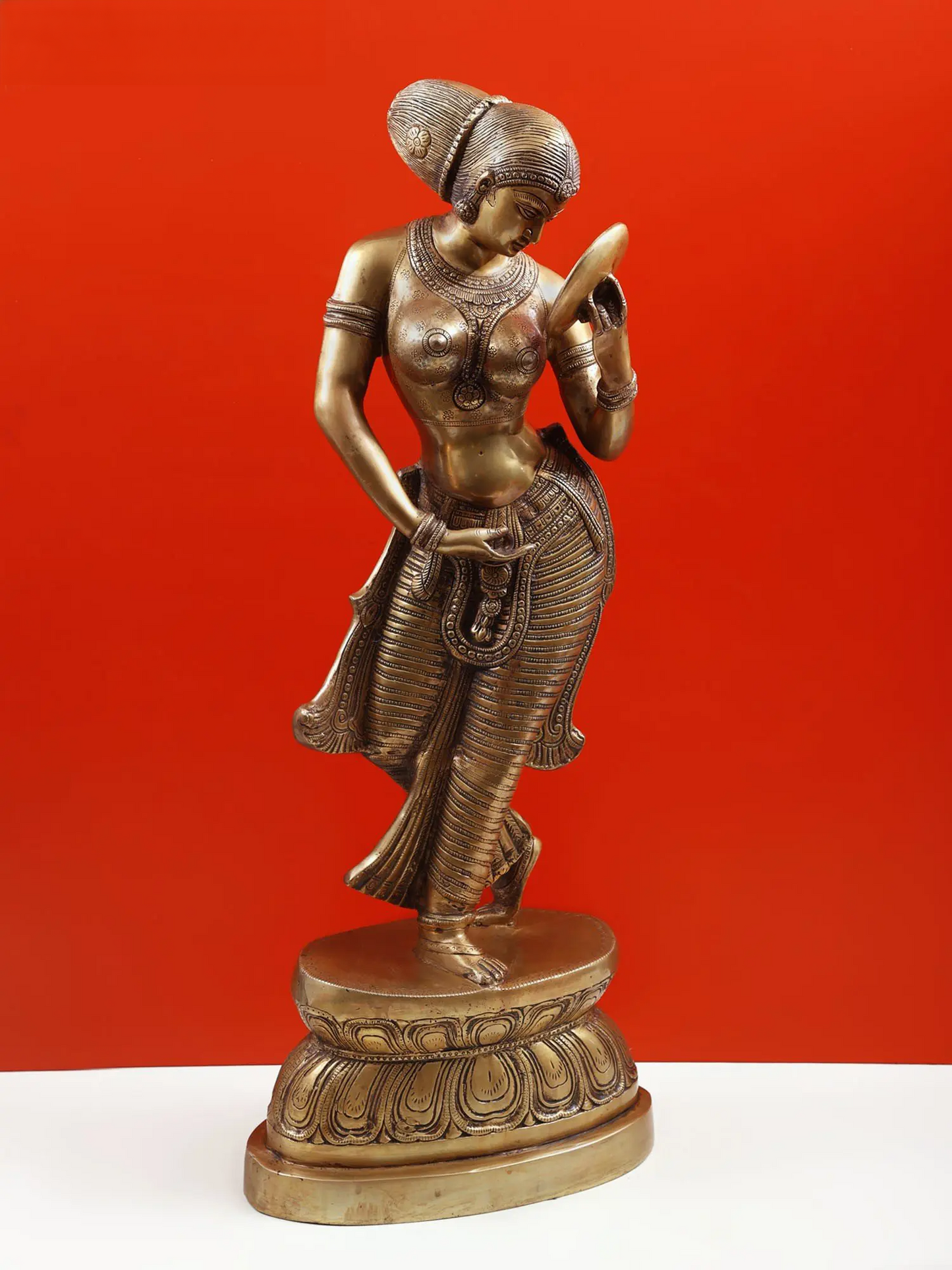 ब्रासोरा® ग्रेसफुल लेडी विथ मिरर इन नृत्य मुद्रा | शुद्ध पीतल | ऊंचाई 36 इंच और वजन 23.44 किलोग्राम