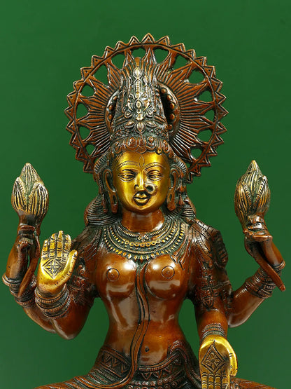 ब्रासुर® आसीन लक्ष्मी देवी प्रभावलि के साथ | पीतल की मूर्ति | ऊंचाई 19 इंच और वज़न 8 किलो