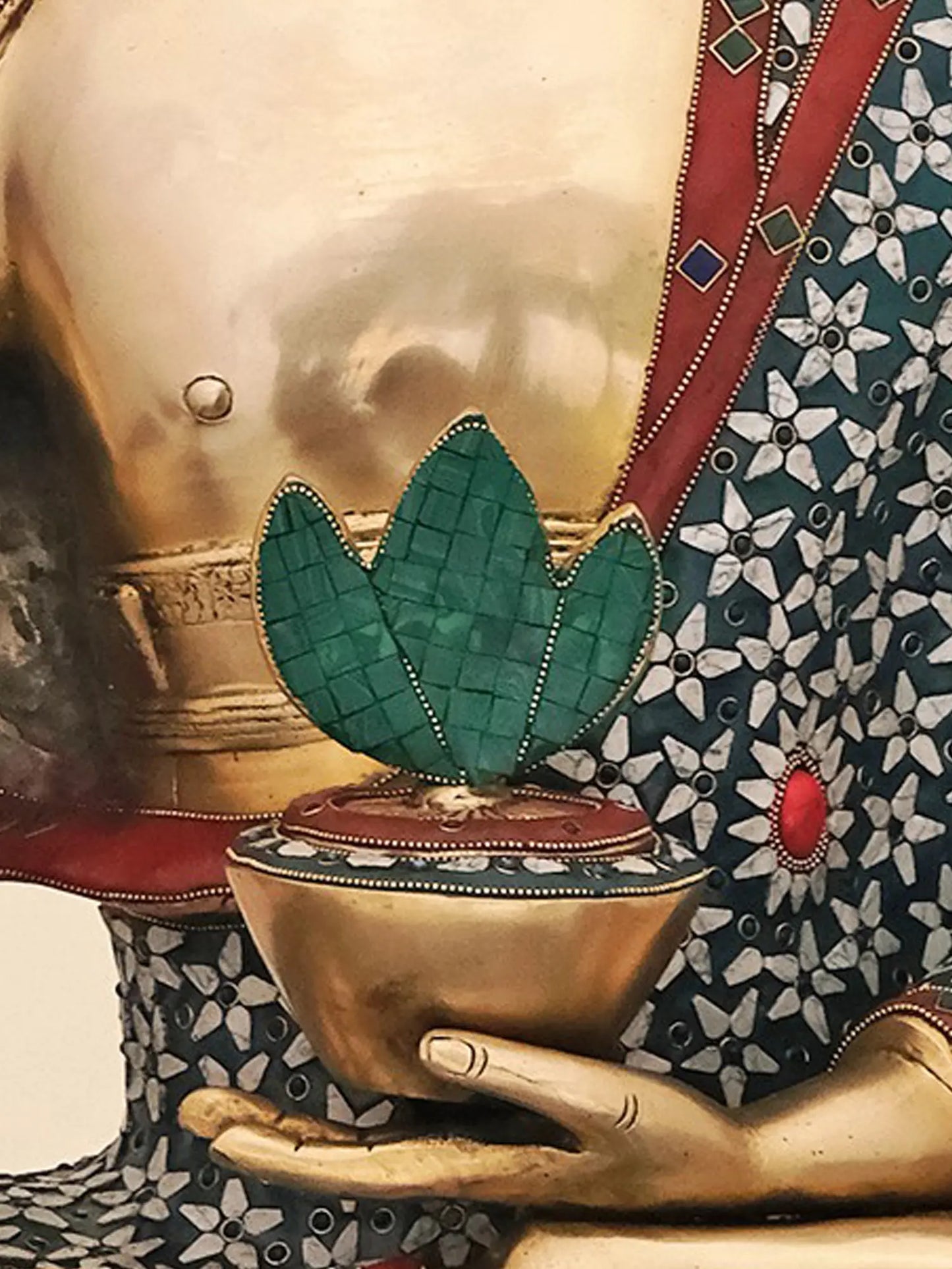 ब्रासौरा® बैठी हुई बुद्ध की मूर्ति जड़ाई के काम के साथ | जटिल पत्थर की जड़ाई वाला पीतल | ऊंचाई 34 इंच और वज़न 45.42 किलोग्राम