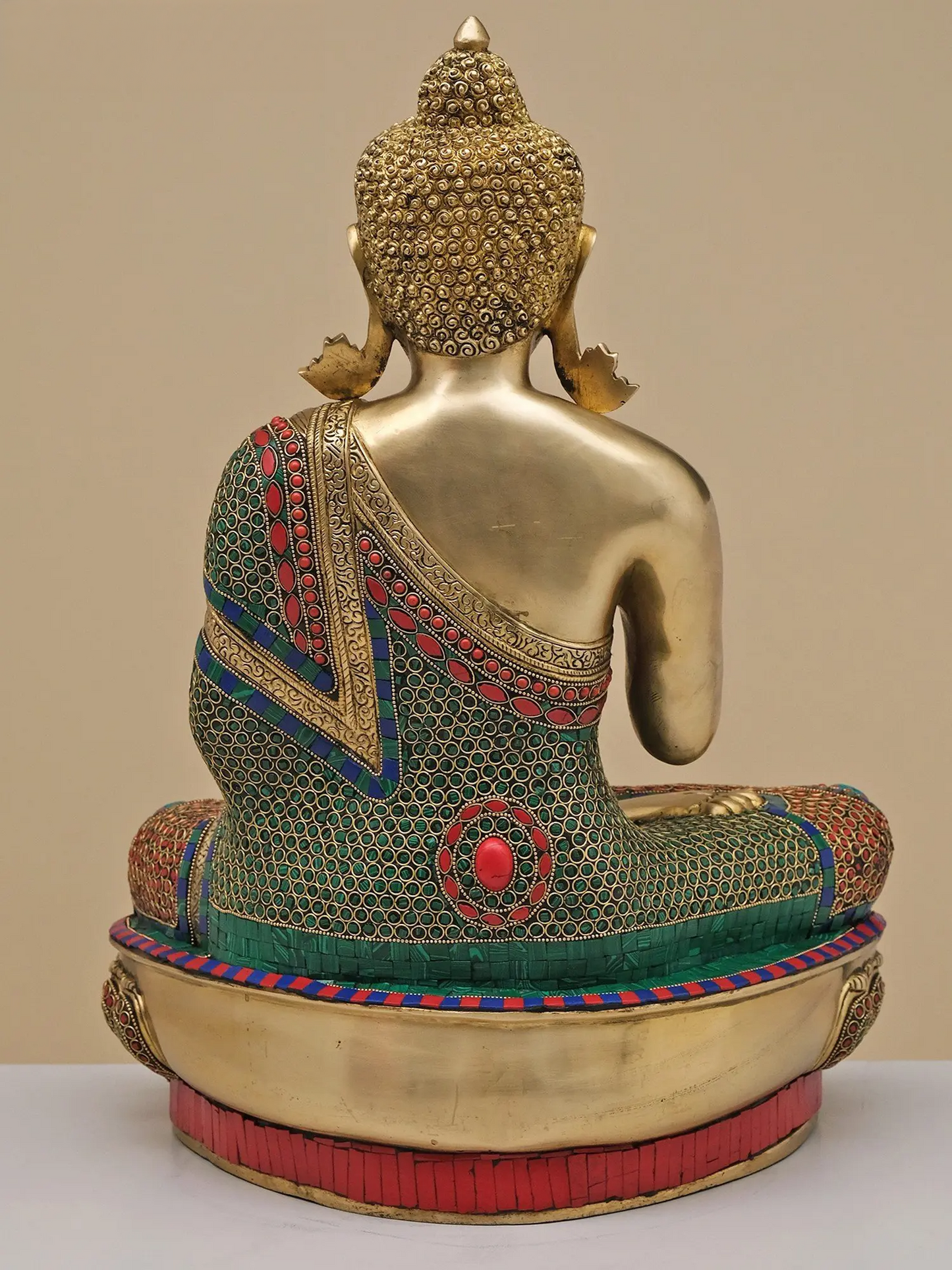 Brassaura® मल्टीकलर स्टोन इनले के साथ बैठे बुद्ध | शुद्ध पीतल | ऊंचाई 22 इंच और वज़न 25.74 किलोग्राम