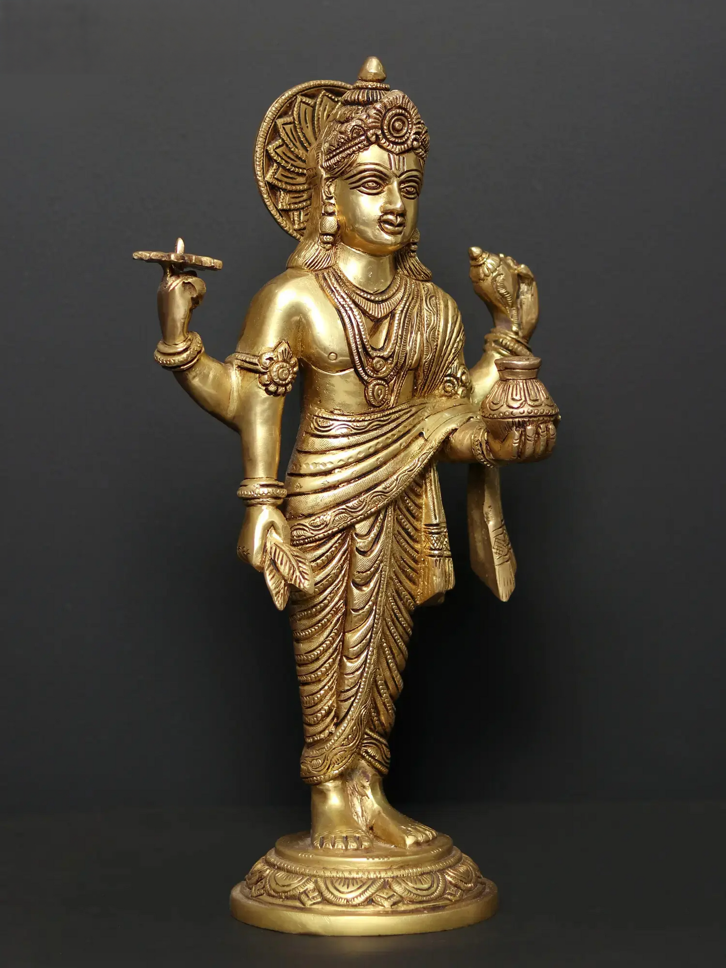 Brassaura® भगवान धन्वंतरि पीतल की मूर्ति | ऊँचाई 15 इंच और वज़न 4 किलोग्राम