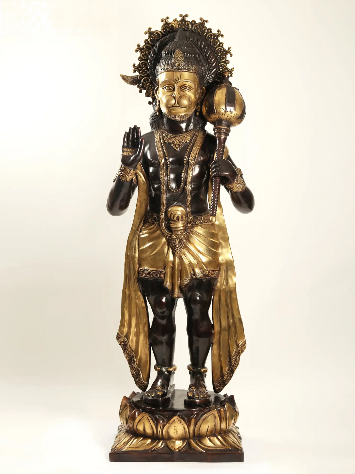 ब्रेसौरा® खड़े हनुमान जी आशीर्वाद मुद्रा | शुद्ध पीतल | ऊंचाई 77 इंच वज़न: 214.70 किलोग्राम