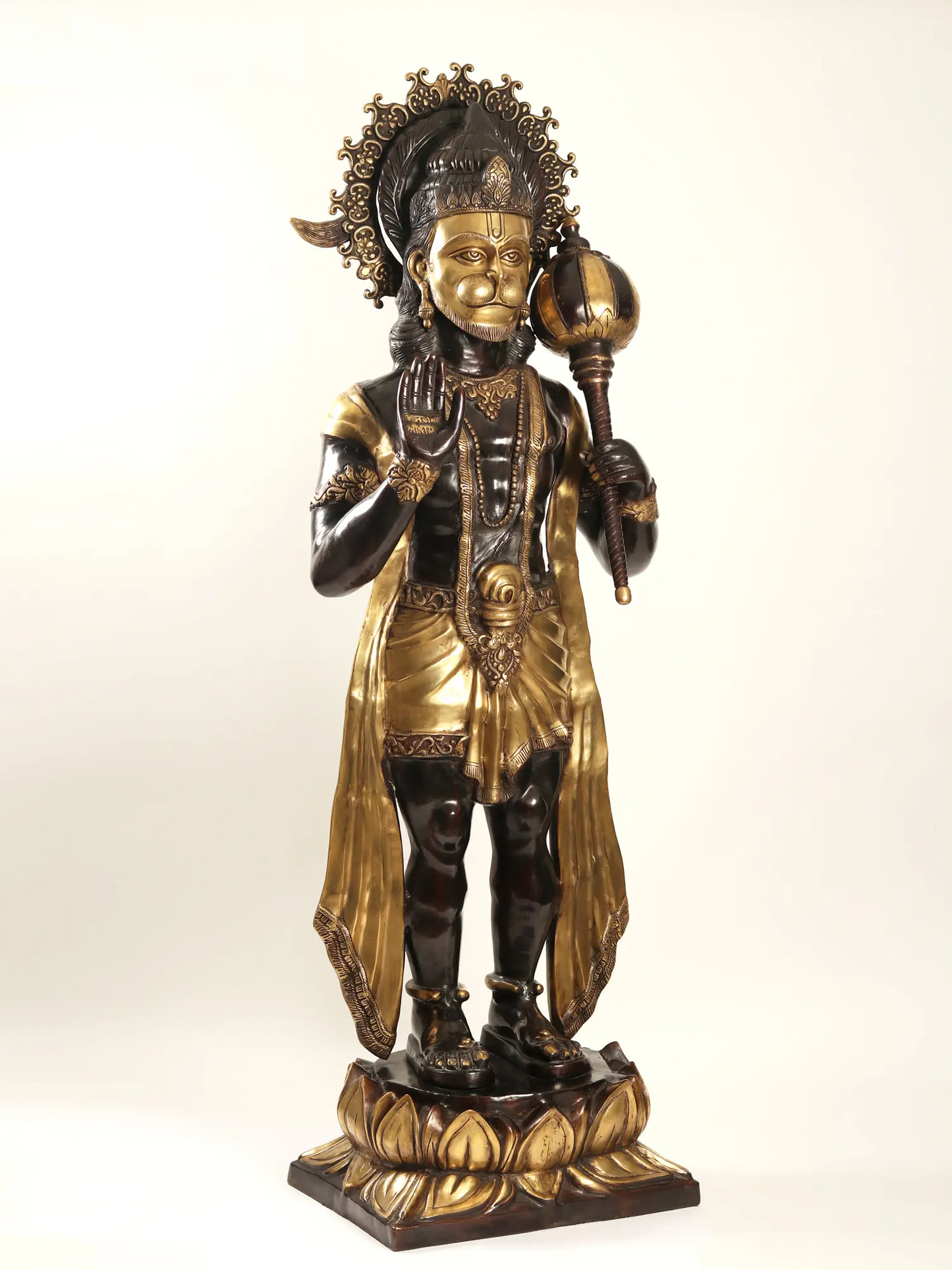 ब्रेसौरा® खड़े हनुमान जी आशीर्वाद मुद्रा | शुद्ध पीतल | ऊंचाई 77 इंच वज़न: 214.70 किलोग्राम