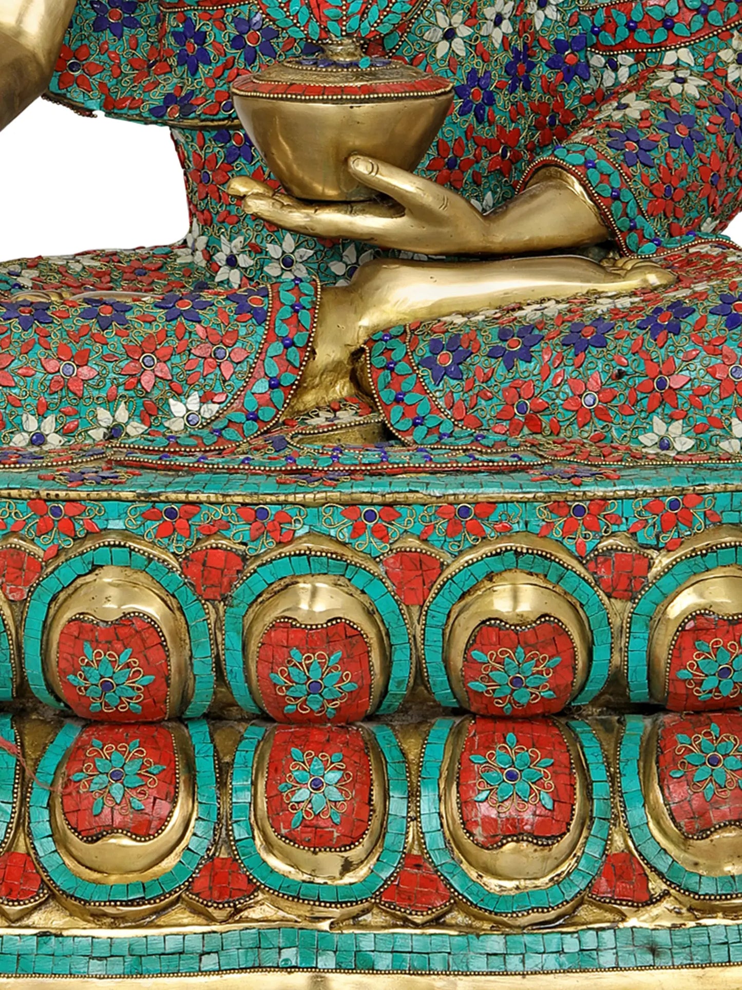 ब्रस्सौरा® हेलो और कमल के तने वाला बैठा बुद्ध | शुद्ध पीतल पत्थर की नक्काशी के साथ | ऊँचाई 38 इंच और वज़न 61 किलोग्राम