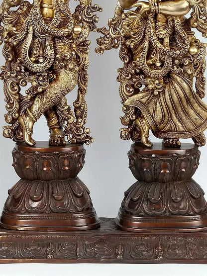 ब्रासोरा® पीतल की राधा कृष्ण की मूर्ति, अलंकृत विवरण के साथ | ऊँचाई 112 सेमी और वज़न 73 किग्रा